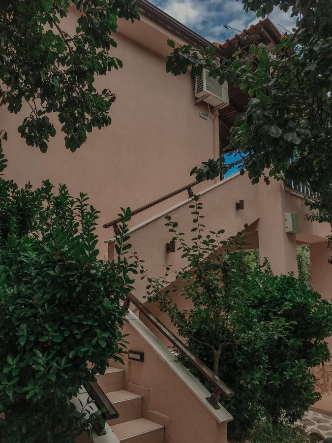 Liogerma Apartments Pefkochori Eksteriør bilde